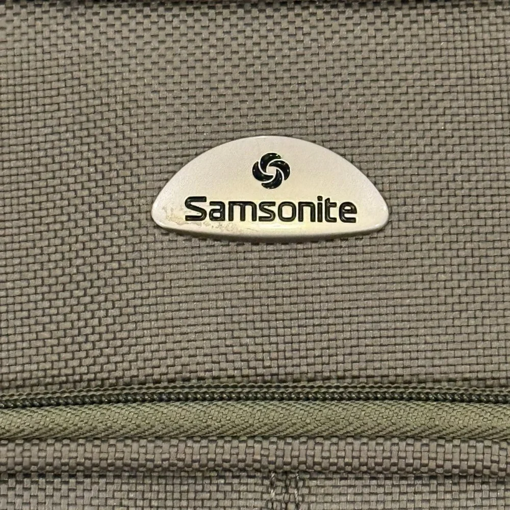 NEW Samsonite Aspire Lite Garment Bag Formal Clothes Suits Dresses Travel GREEN